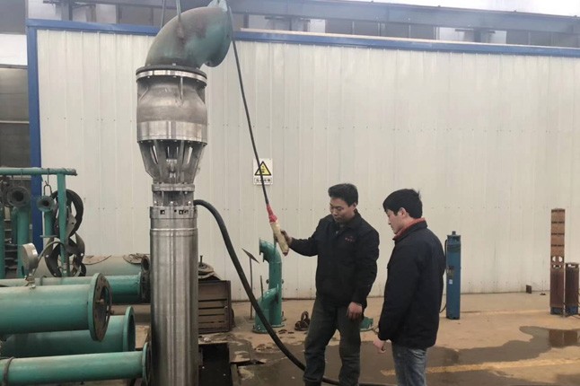 流量1200立方、楊程18米的不銹鋼304材質(zhì)潛水泵測試合格